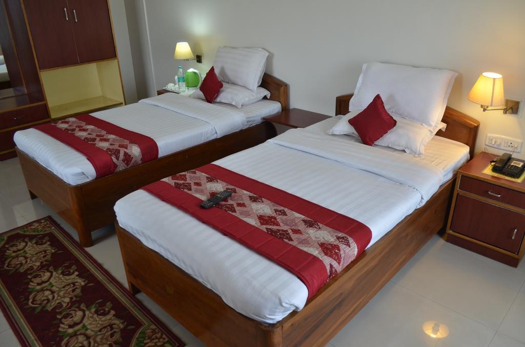 גווהטי Hotel Rajdhani Regency חדר תמונה