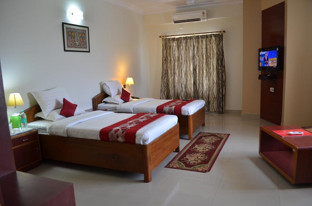 גווהטי Hotel Rajdhani Regency חדר תמונה