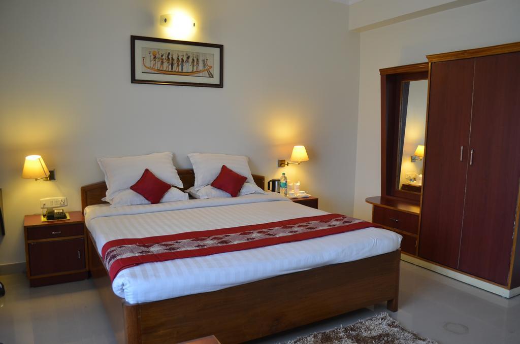 גווהטי Hotel Rajdhani Regency חדר תמונה