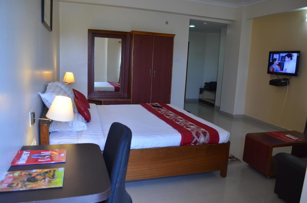גווהטי Hotel Rajdhani Regency חדר תמונה