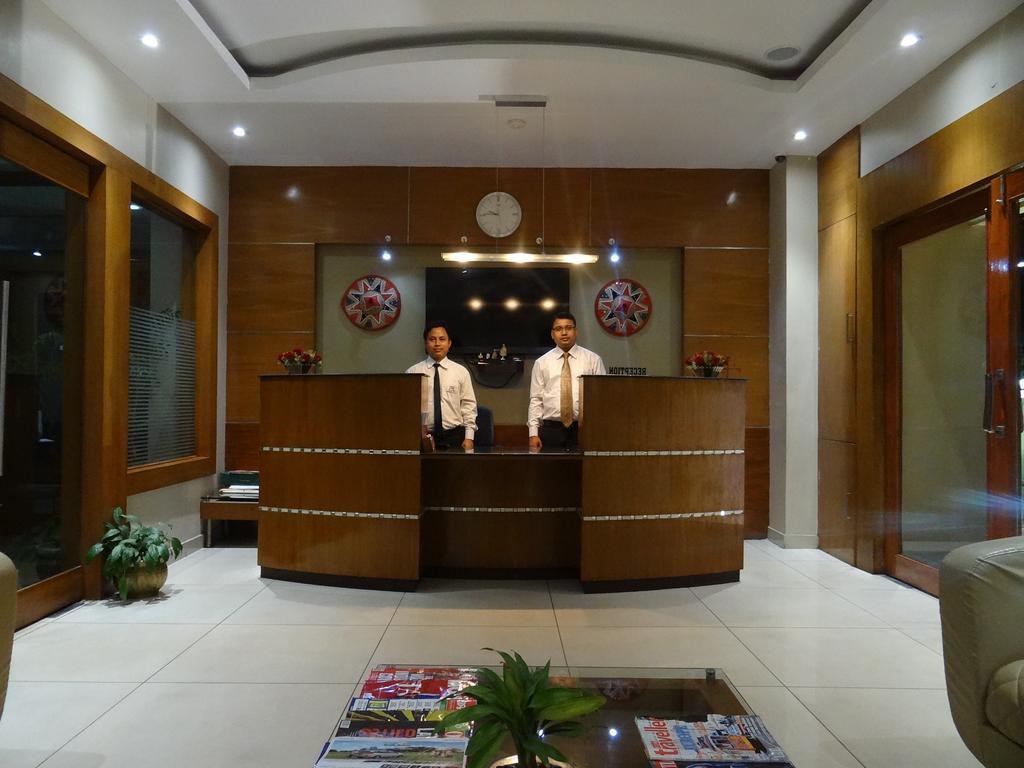 גווהטי Hotel Rajdhani Regency מראה חיצוני תמונה